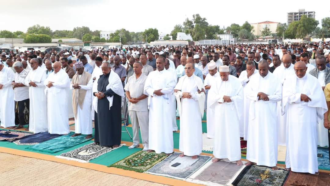 Prière de 'Aid Al-Fitr al Mubarak au terrain Aouled 